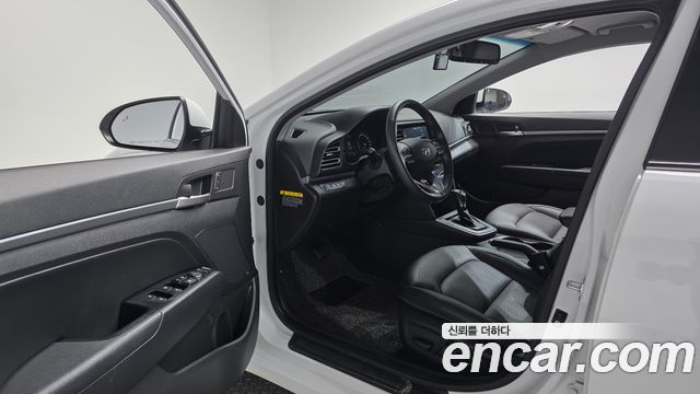 Hyundai AVANTE 2019 — photo 13