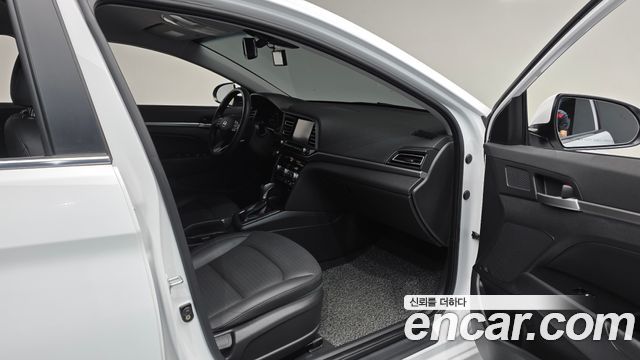 Hyundai AVANTE 2019 — photo 17