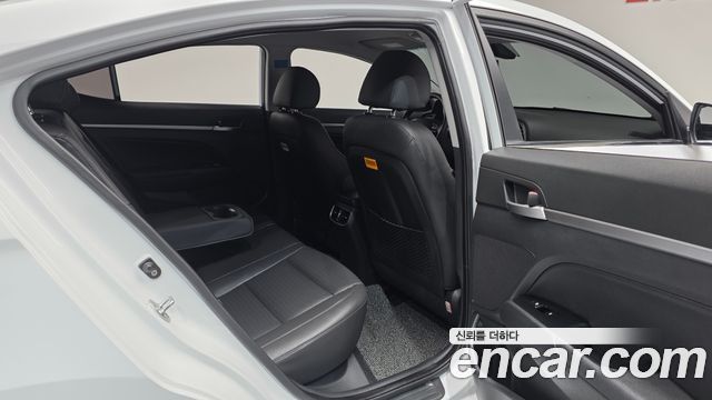 Hyundai AVANTE 2019 — photo 18