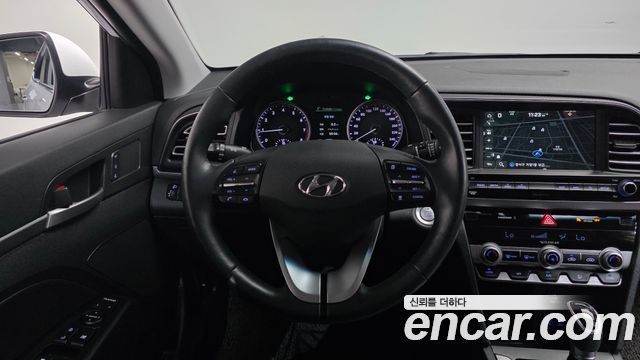 Hyundai AVANTE 2019 — photo 19
