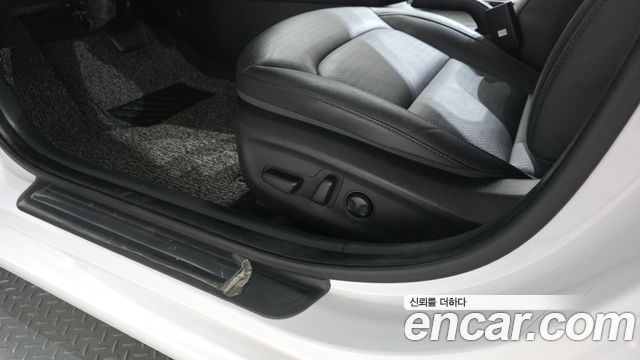 Hyundai AVANTE 2019 — photo 24