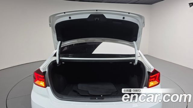 Hyundai AVANTE 2019 — photo 26