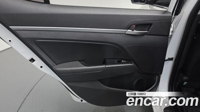 Hyundai AVANTE 2019 — photo 15