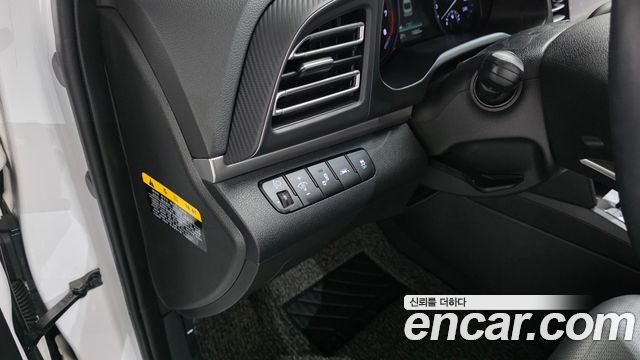 Hyundai AVANTE 2019 — photo 28