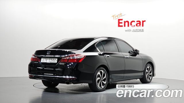 Honda Accord 2017 — photo 2