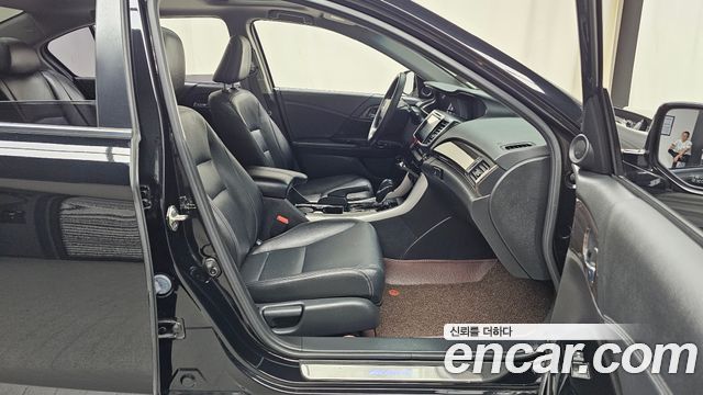 Honda Accord 2017 — photo 11