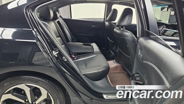 Honda Accord 2017 — photo 12