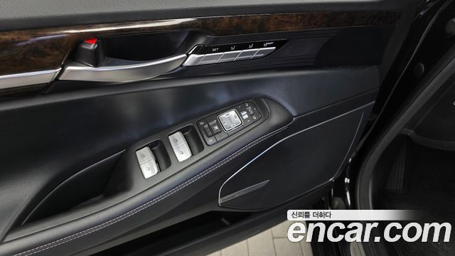 Genesis G90 2019 — photo 28