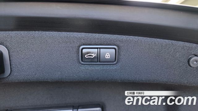 Genesis G90 2019 — photo 30