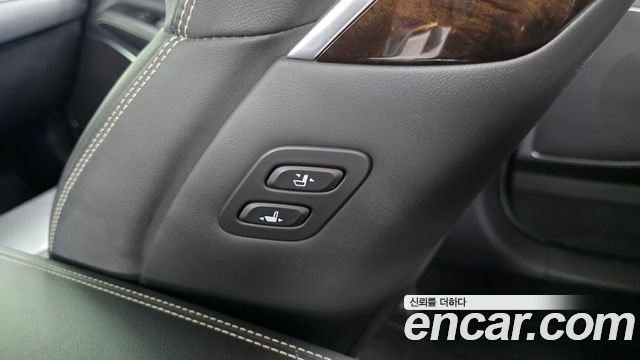 Genesis G90 2019 — photo 33