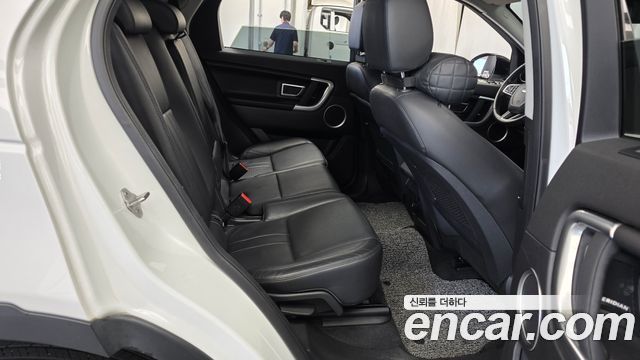 Land Rover Discovery Sport 2018 — photo 17