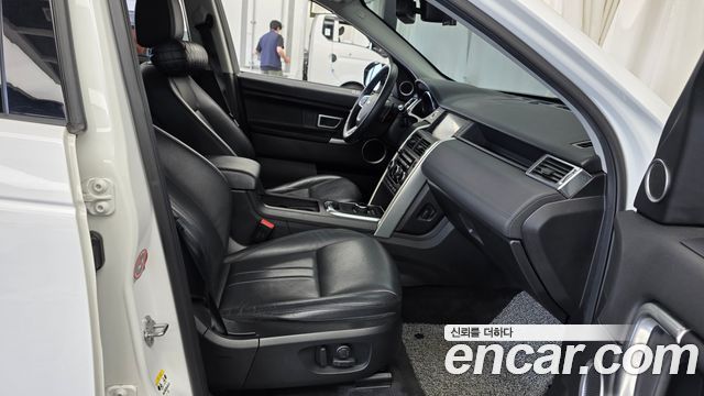 Land Rover Discovery Sport 2018 — photo 16