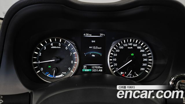 Infiniti Q50 2018 — photo 11