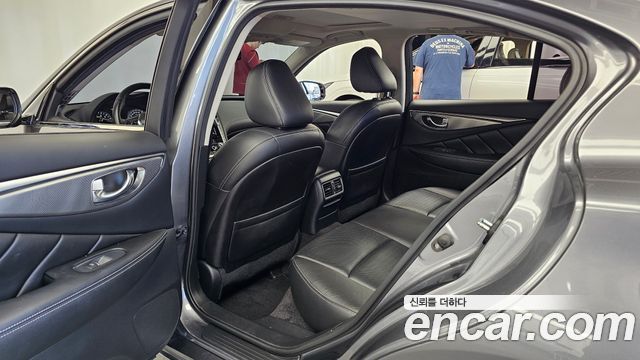 Infiniti Q50 2018 — photo 17
