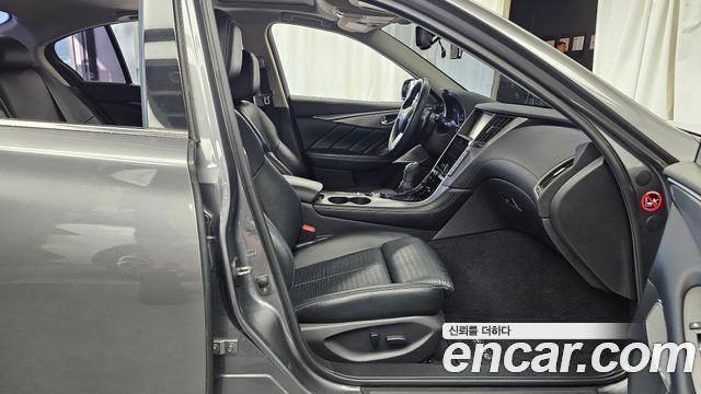 Infiniti Q50 2018 — photo 16