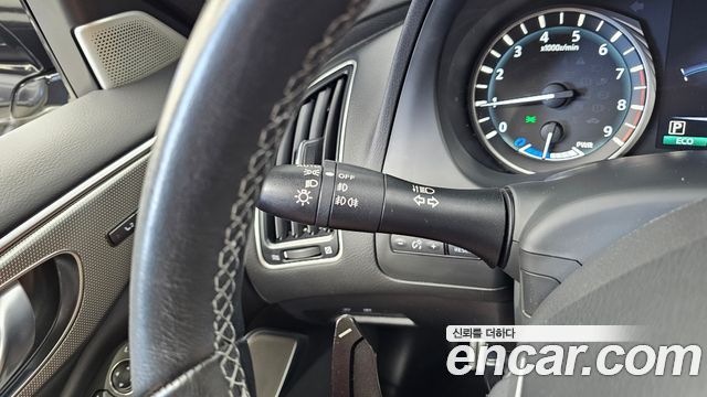 Infiniti Q50 2018 — photo 29