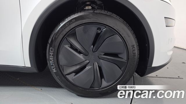 Tesla Model Y 2025 — photo 5