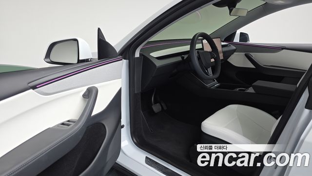 Tesla Model Y 2025 — photo 13