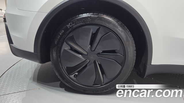 Tesla Model Y 2025 — photo 7