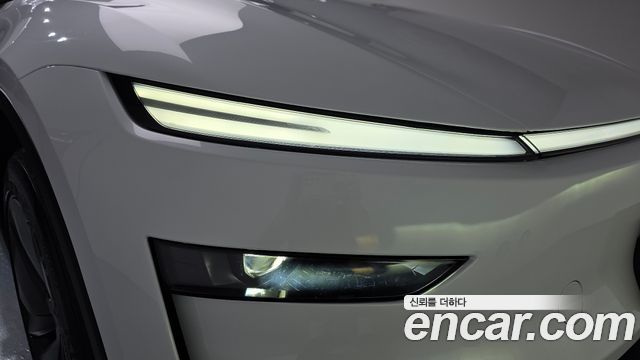 Tesla Model Y 2025 — photo 8