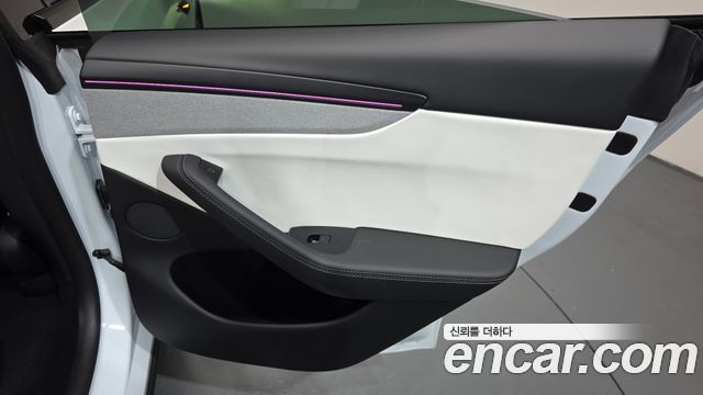 Tesla Model Y 2025 — photo 15