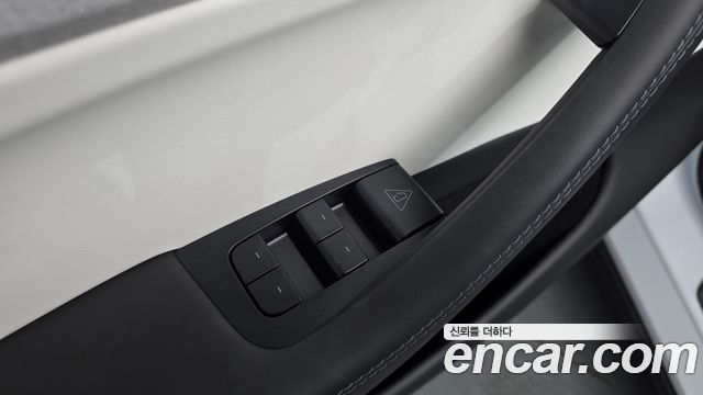 Tesla Model Y 2025 — photo 27