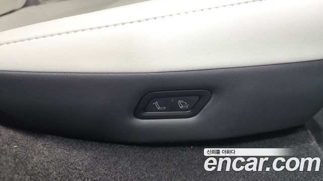 Tesla Model Y 2025 — photo 34