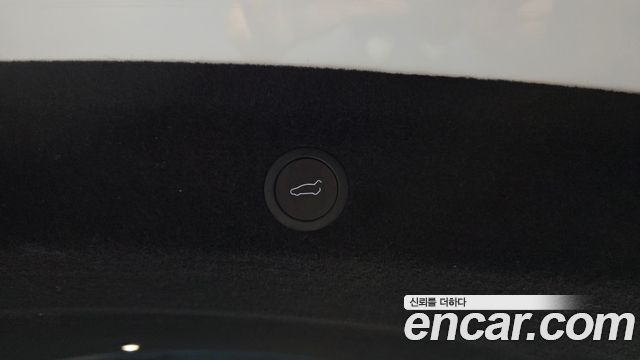 Tesla Model Y 2025 — photo 35
