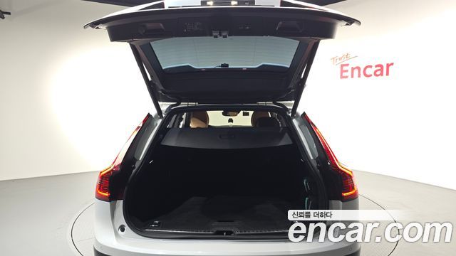 Volvo V90 2021 — photo 18