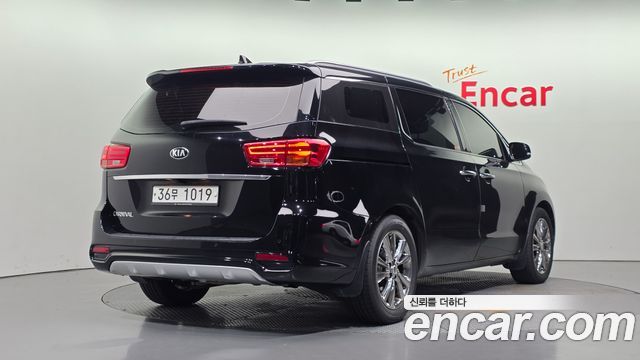 Kia Canival 2019 — photo 2