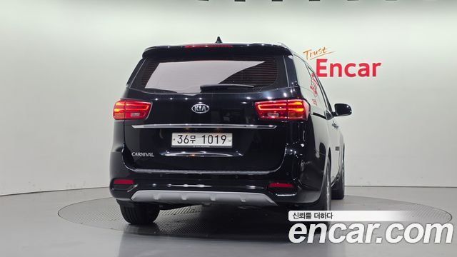 Kia Canival 2019 — photo 4
