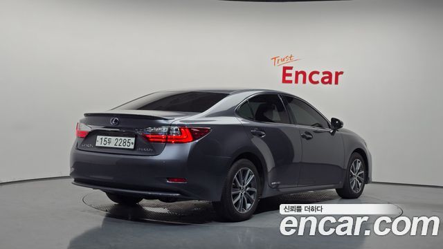 Lexus ES 2018 — photo 2