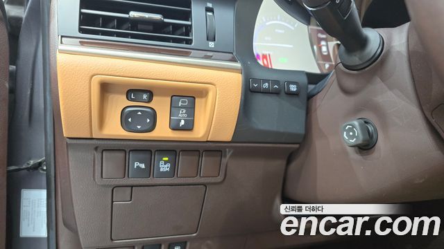 Lexus ES 2018 — photo 16