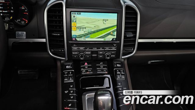 Porsche Cayenne 2015 — photo 12