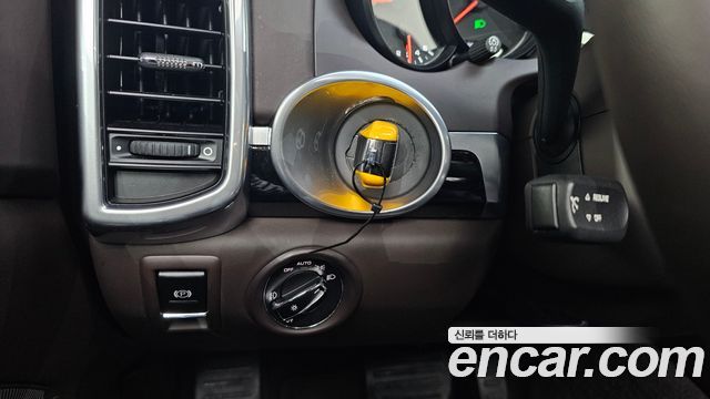 Porsche Cayenne 2015 — photo 17