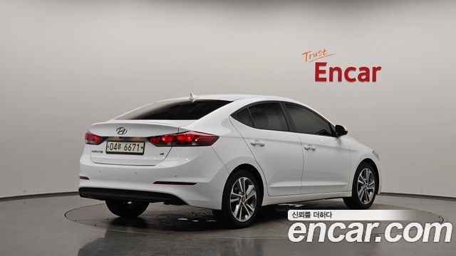 Hyundai AVANTE 2018 — photo 2
