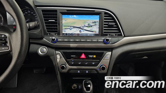 Hyundai AVANTE 2018 — photo 20
