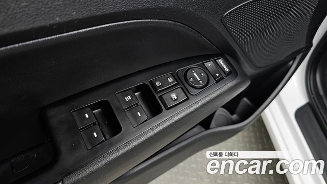 Hyundai AVANTE 2018 — photo 24