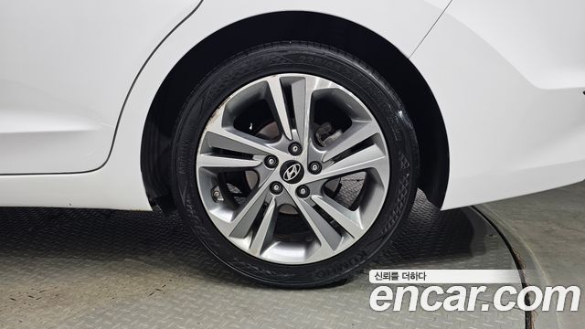 Hyundai AVANTE 2018 — photo 7