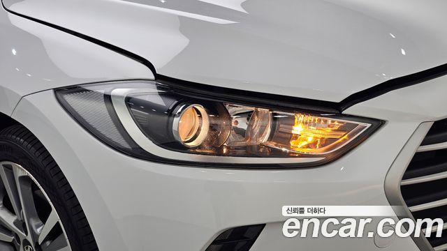 Hyundai AVANTE 2018 — photo 8