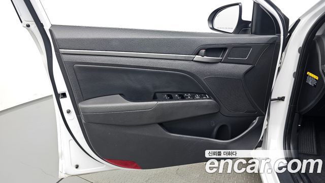 Hyundai AVANTE 2018 — photo 14