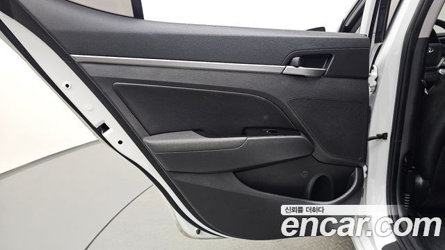 Hyundai AVANTE 2018 — photo 15