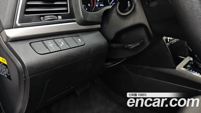 Hyundai AVANTE 2018 — photo 27