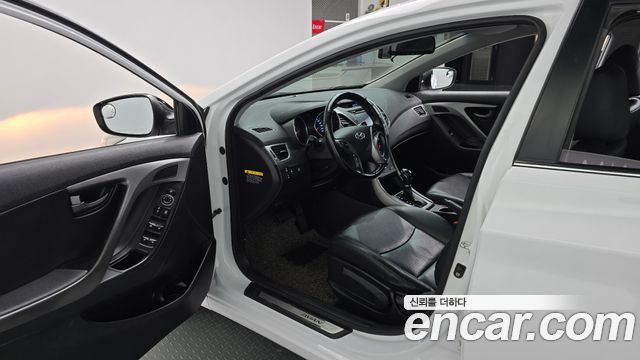 Hyundai AVANTE 2015 — photo 13