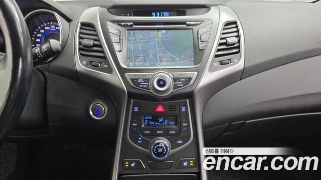 Hyundai AVANTE 2015 — photo 18