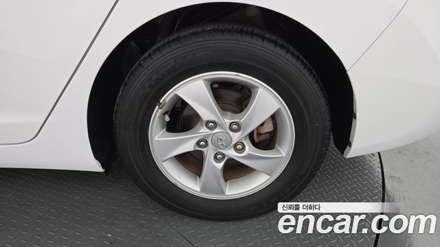 Hyundai AVANTE 2015 — photo 7