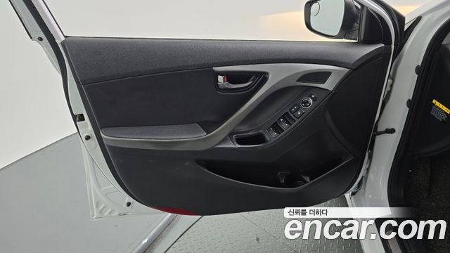 Hyundai AVANTE 2015 — photo 14