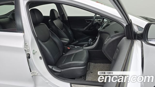Hyundai AVANTE 2015 — photo 16
