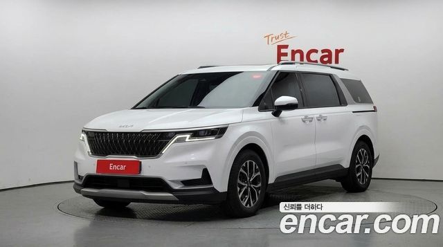 Kia Canival 2023 — photo 1