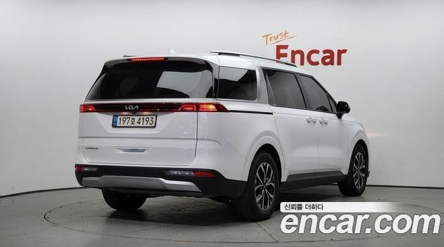Kia Canival 2023 — photo 2